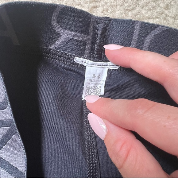 Under Armour Compression Shorts - Picture 4 of 6